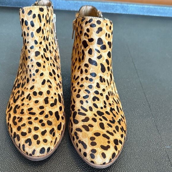 Gianni Bini Cheetah Print Genuine Leather Ankle Booties with zippers size 8.5 - Picture 2 of 11
